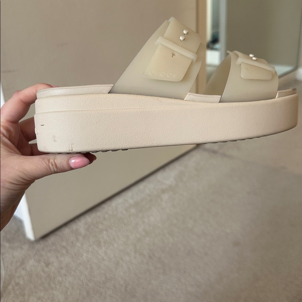 Crocs Brooklyn Buckle Low Wedge - Picture 6 of 8